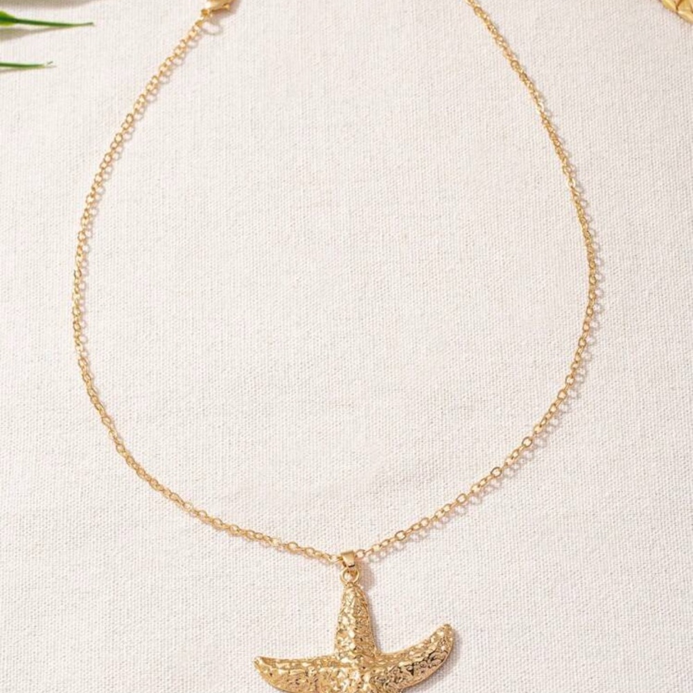Gold Starfish Pendant Necklace - Picture 2 of 6